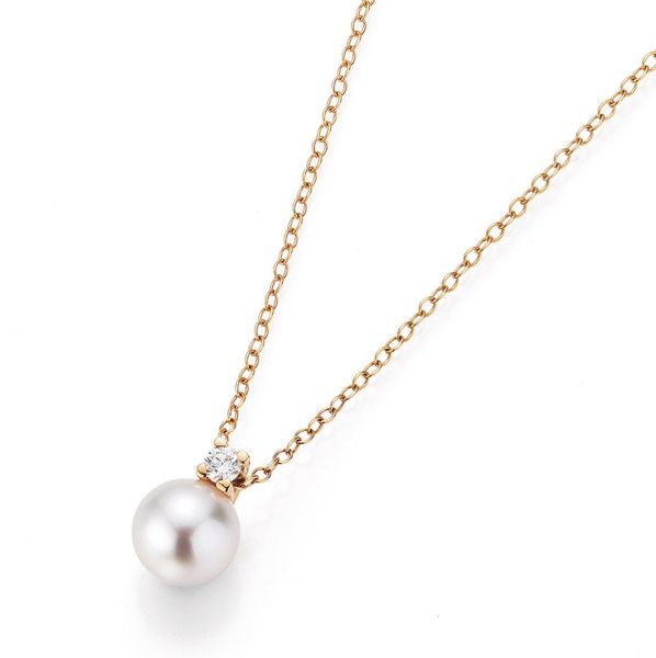 Gult gull halssmykke med 8-8,5mm akoyaperle og diamant